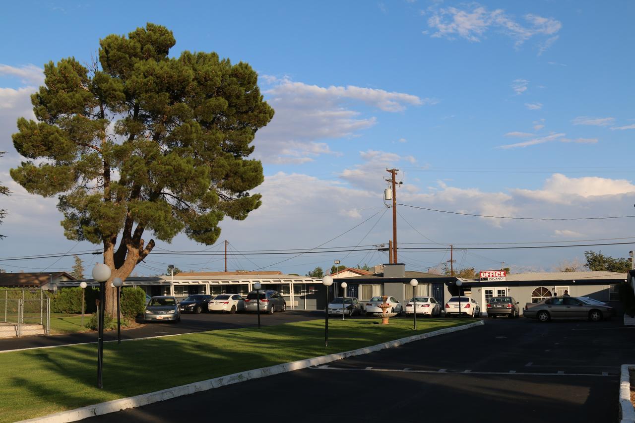 New Corral Motel 2*