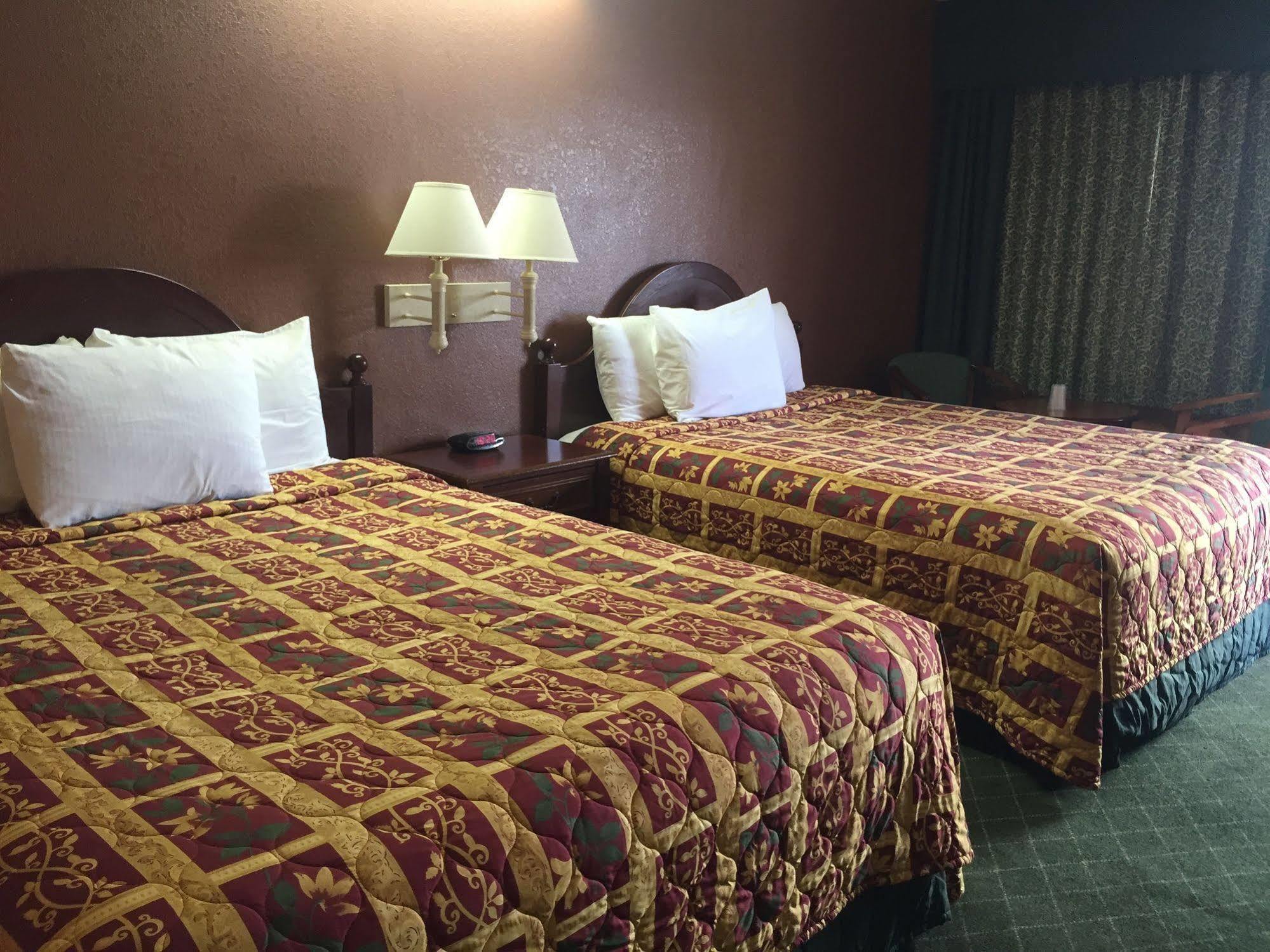 New Corral Motel 2*