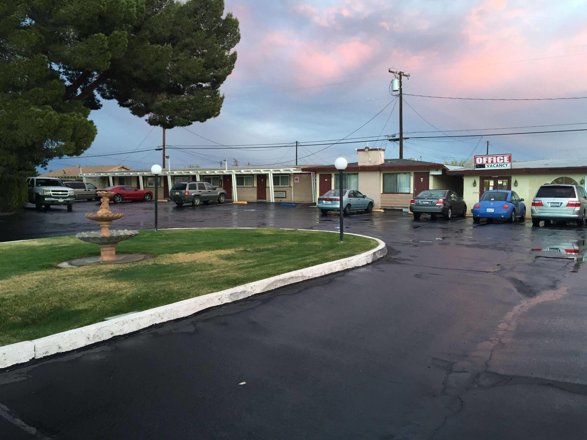 New Corral Motel 2*